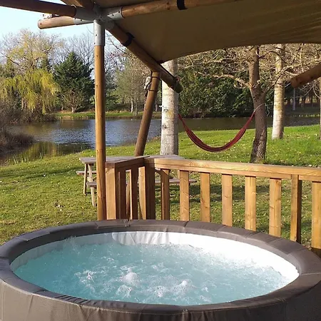 Tente Lodge Jacuzzi Privatif En Pleine Nature Thiel-sur-Acolin Exterior photo
