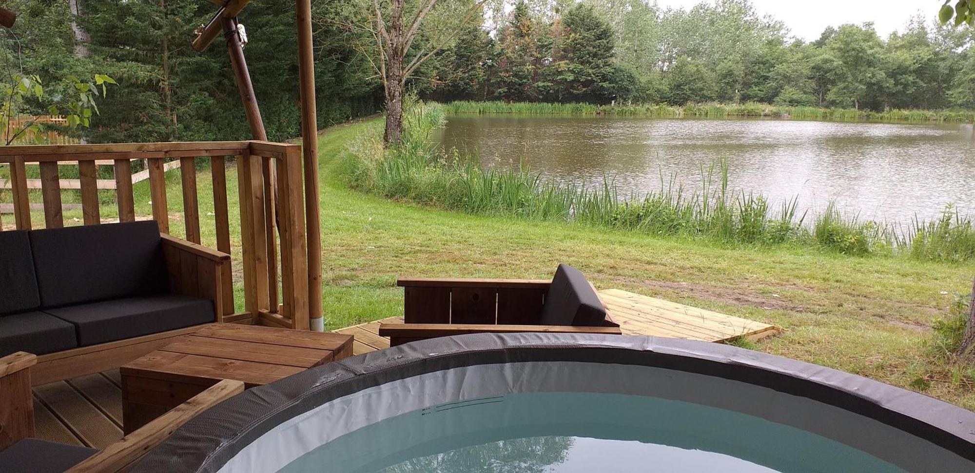 Luxury tent Tente Jacuzzi Privatif En Pleine Nature